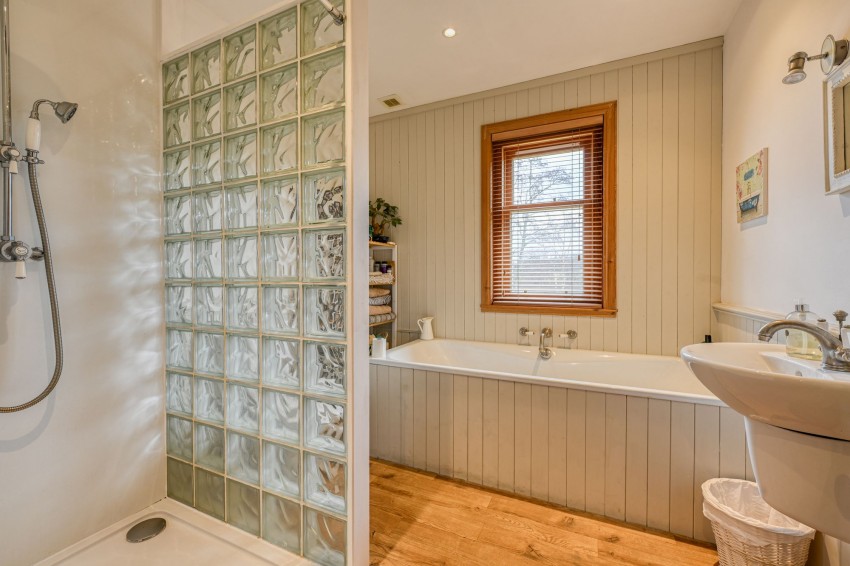 Images for Little Cantray Road, Culloden Moor, IV2