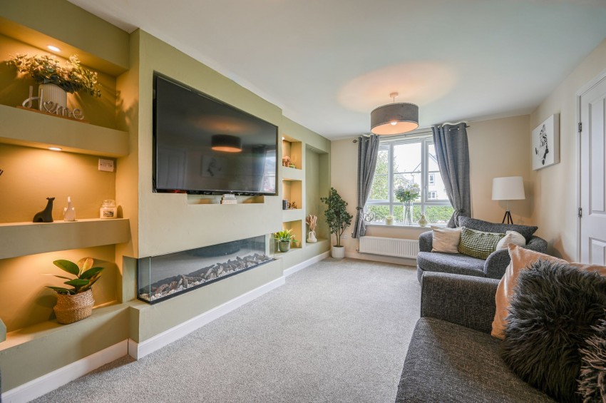 Images for Macdonnell Road, Stratton, IV2
