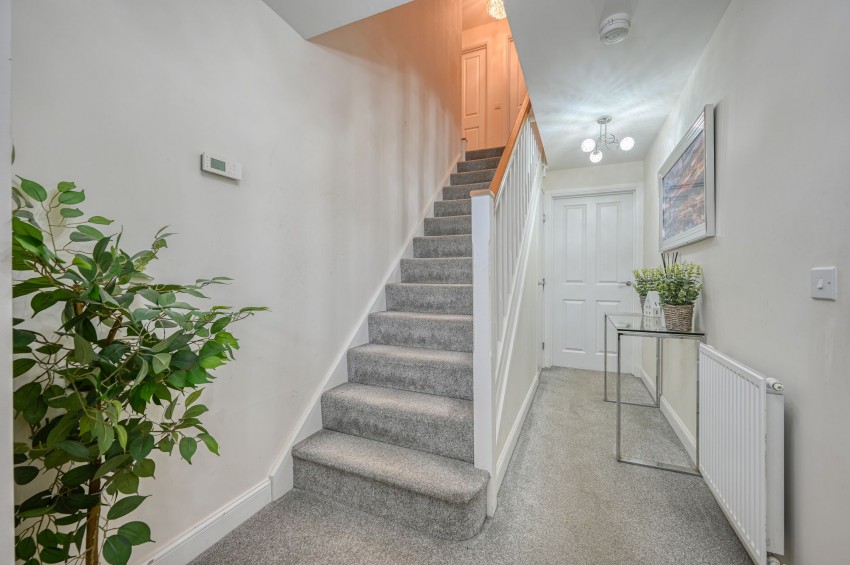 Images for Macdonnell Road, Stratton, IV2