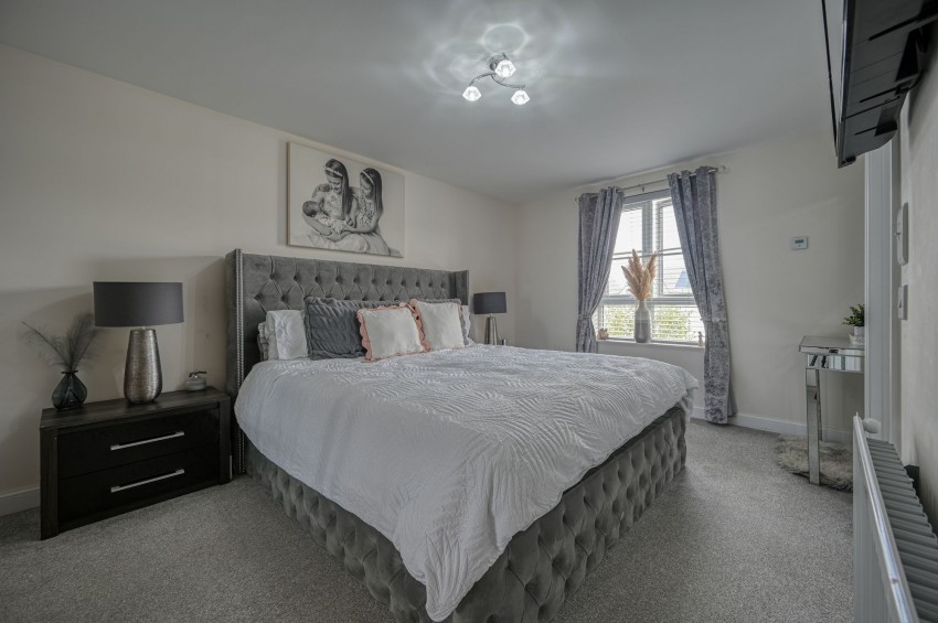 Images for Macdonnell Road, Stratton, IV2