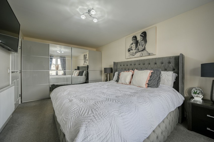 Images for Macdonnell Road, Stratton, IV2