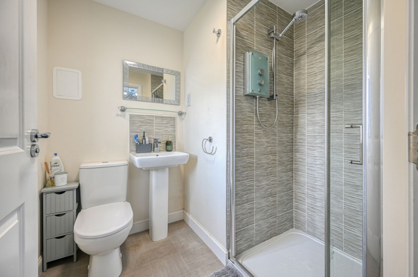 Images for Macdonnell Road, Stratton, IV2