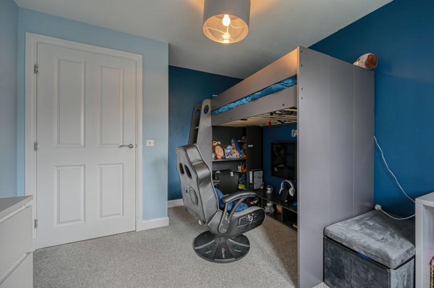 Images for Macdonnell Road, Stratton, IV2