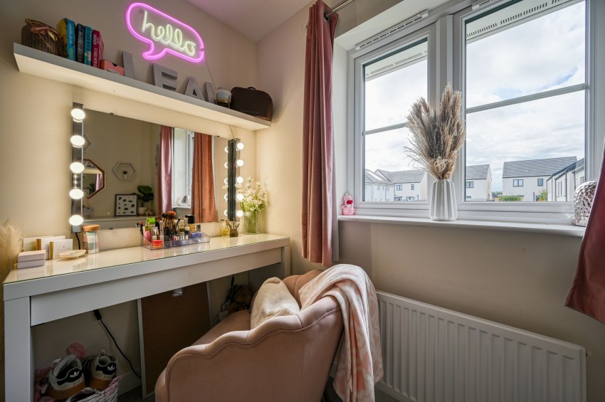 Images for Macdonnell Road, Stratton, IV2