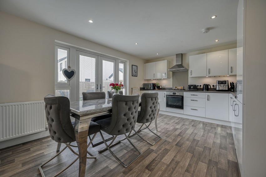 Images for Macdonnell Road, Stratton, IV2