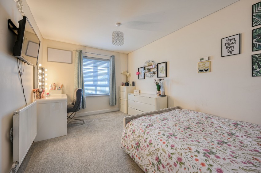 Images for Macdonnell Road, Stratton, IV2