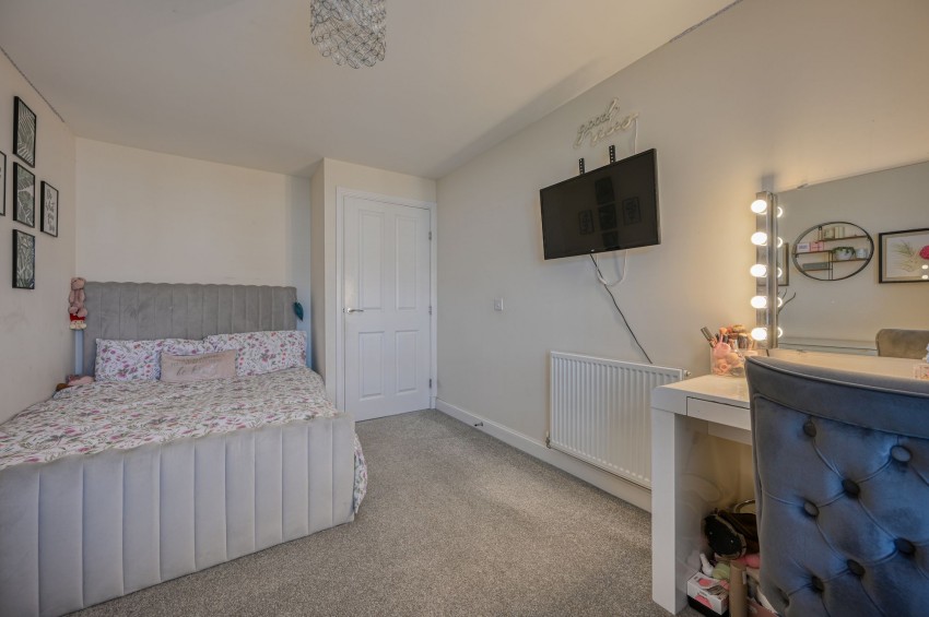 Images for Macdonnell Road, Stratton, IV2