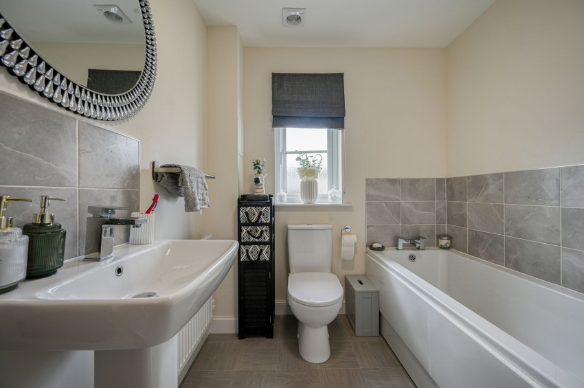 Images for Macdonnell Road, Stratton, IV2