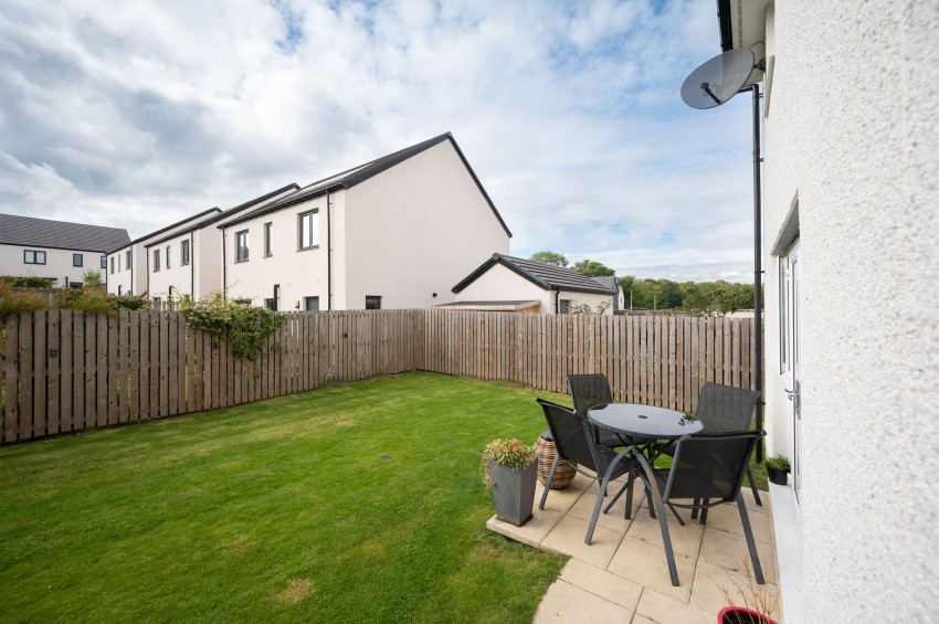 Images for Macdonnell Road, Stratton, IV2