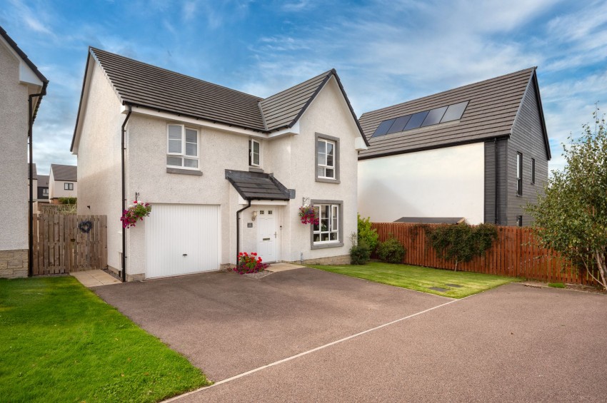 Images for Macdonnell Road, Stratton, IV2