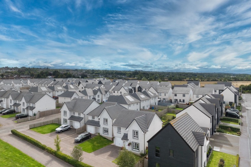 Images for Macdonnell Road, Stratton, IV2