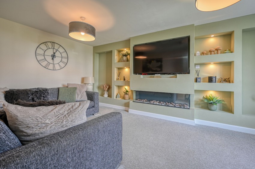 Images for Macdonnell Road, Stratton, IV2