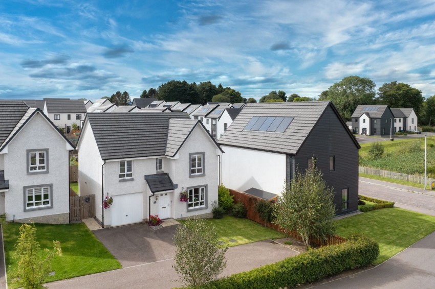 Images for Macdonnell Road, Stratton, IV2