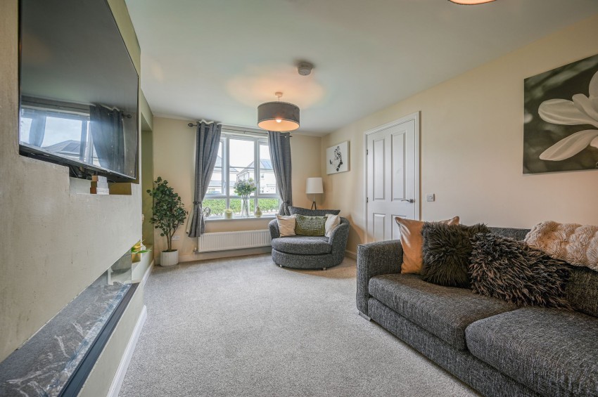 Images for Macdonnell Road, Stratton, IV2