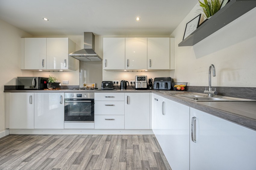 Images for Macdonnell Road, Stratton, IV2