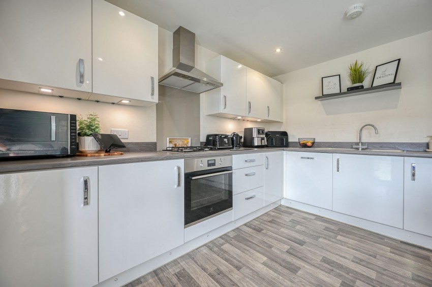 Images for Macdonnell Road, Stratton, IV2