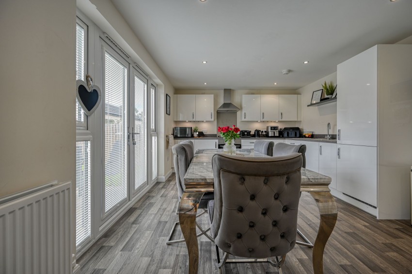 Images for Macdonnell Road, Stratton, IV2