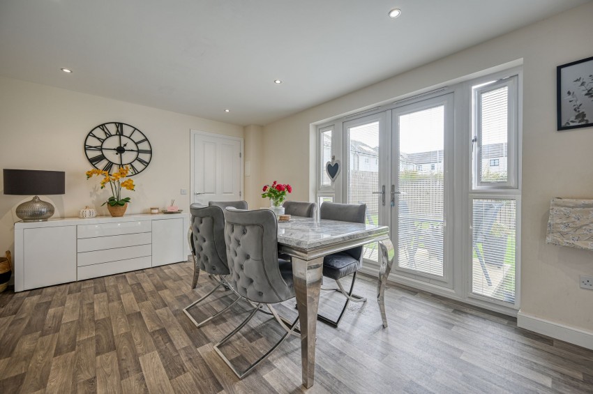 Images for Macdonnell Road, Stratton, IV2