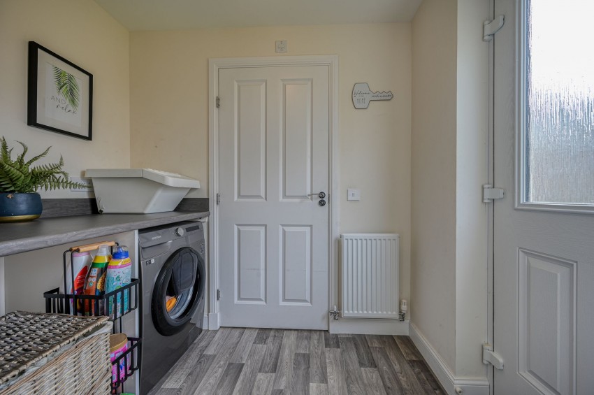 Images for Macdonnell Road, Stratton, IV2