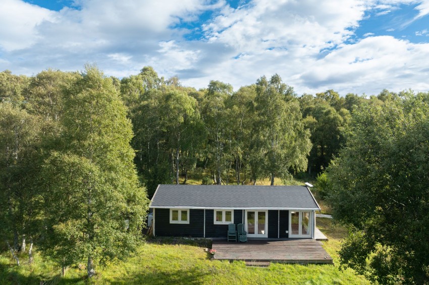 Images for The Green Man Cabin, Balnain, IV63