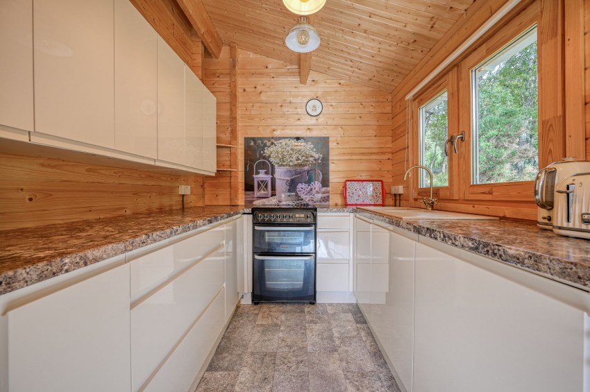 Images for The Green Man Cabin, Balnain, IV63