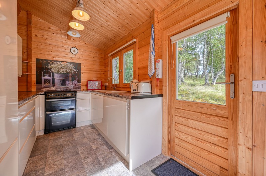 Images for The Green Man Cabin, Balnain, IV63