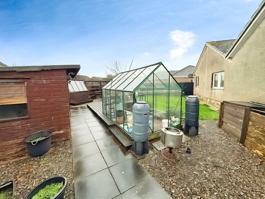 Images for Chestnut Crescent, Leven, KY8