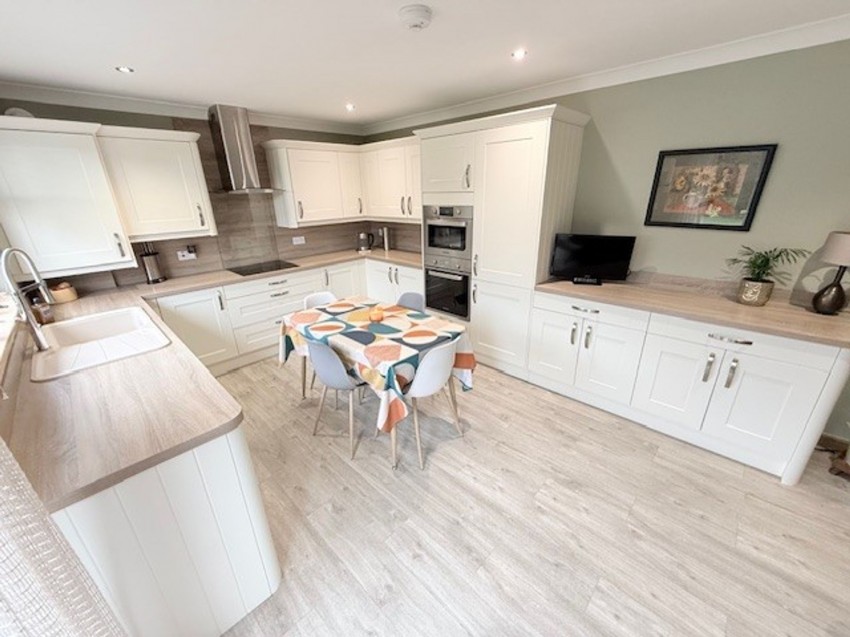 Images for Cedar Crescent, Thornton, KY1