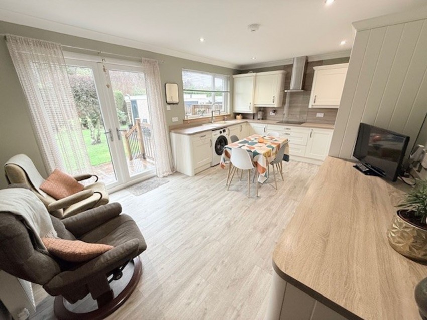 Images for Cedar Crescent, Thornton, KY1