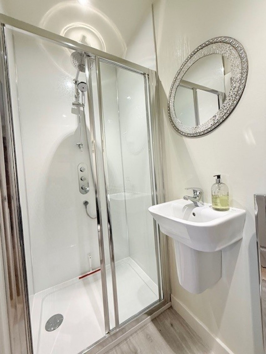 Images for Cedar Crescent, Thornton, KY1