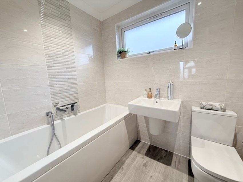 Images for Cedar Crescent, Thornton, KY1