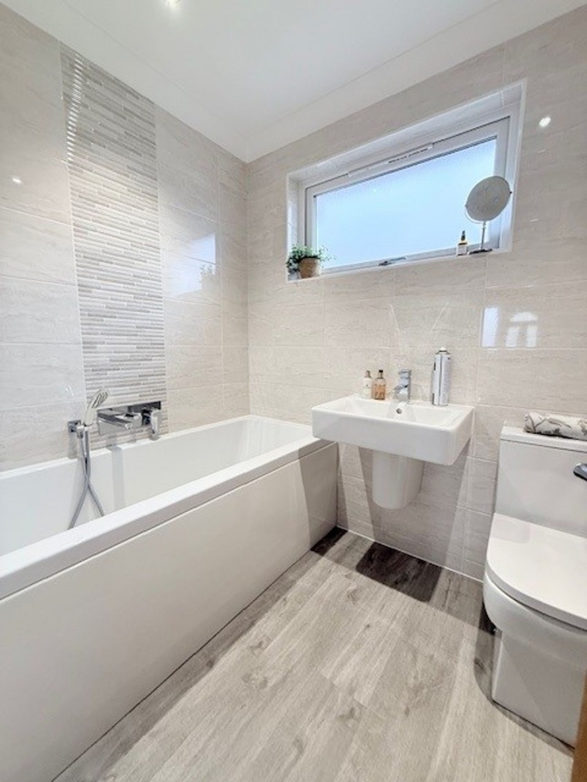 Images for Cedar Crescent, Thornton, KY1