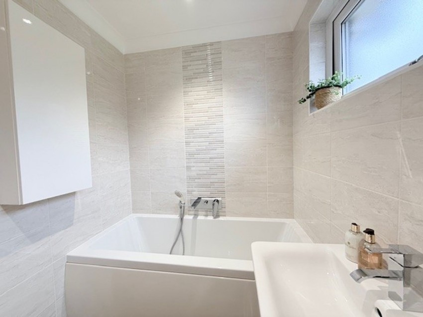 Images for Cedar Crescent, Thornton, KY1