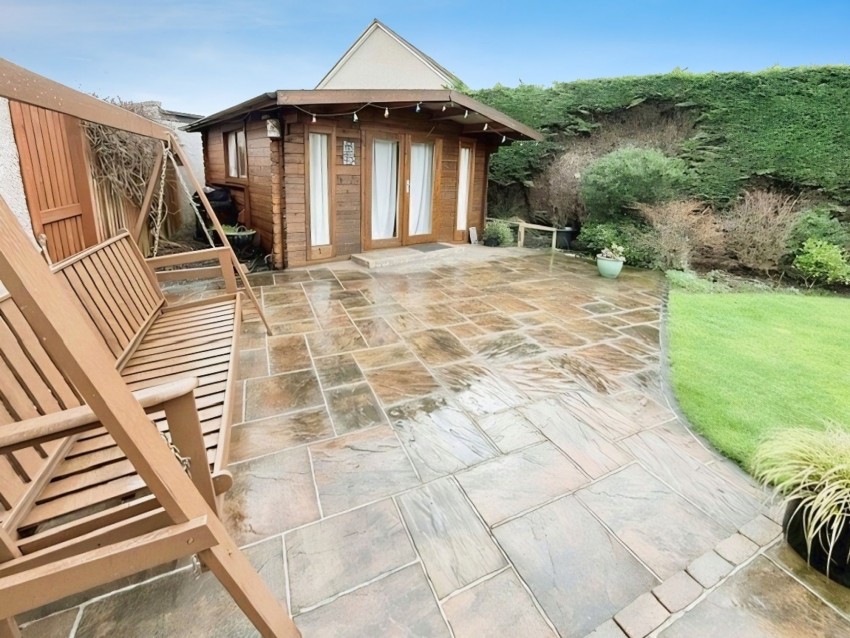 Images for Cedar Crescent, Thornton, KY1