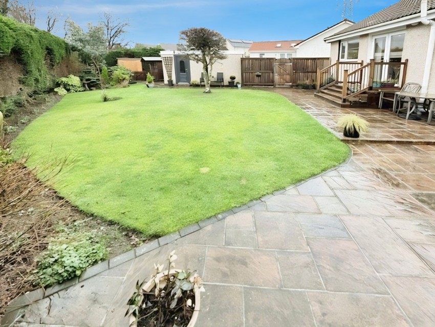 Images for Cedar Crescent, Thornton, KY1