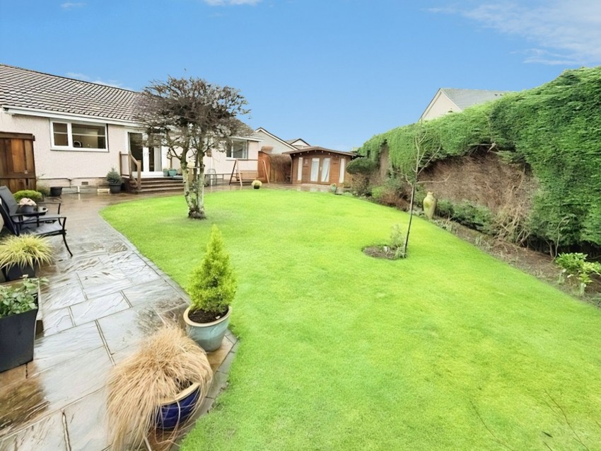 Images for Cedar Crescent, Thornton, KY1