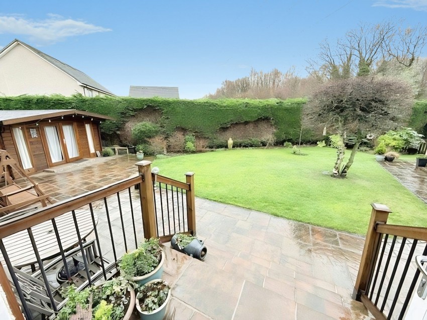 Images for Cedar Crescent, Thornton, KY1