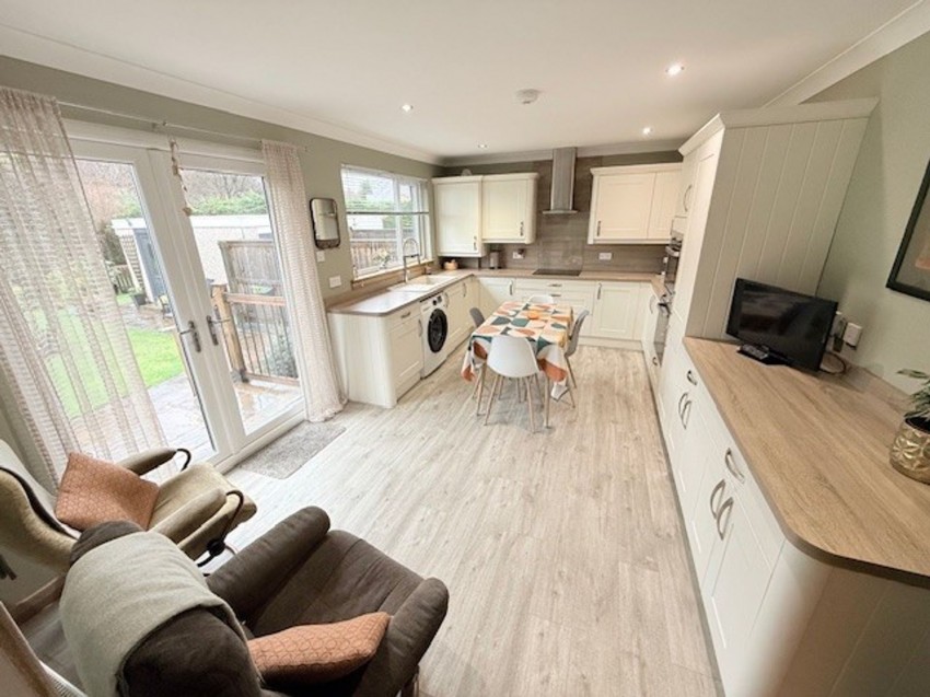 Images for Cedar Crescent, Thornton, KY1