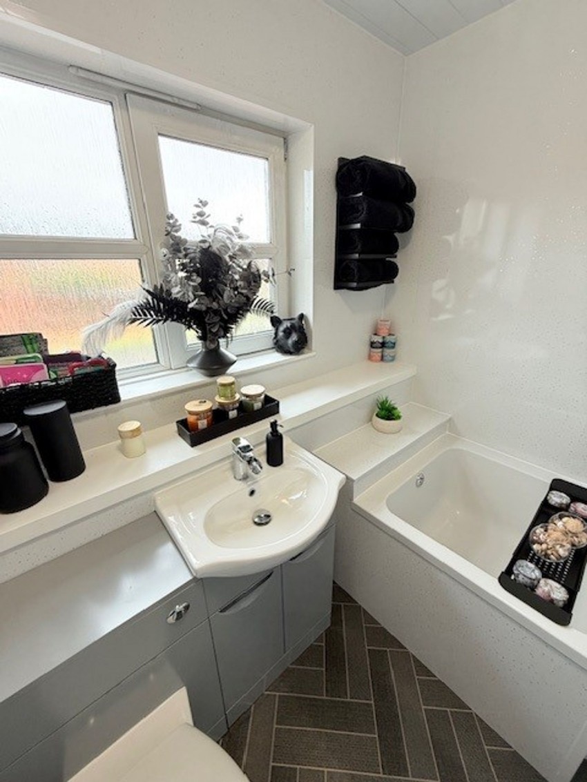 Images for North Larches, Dunfermline, KY11