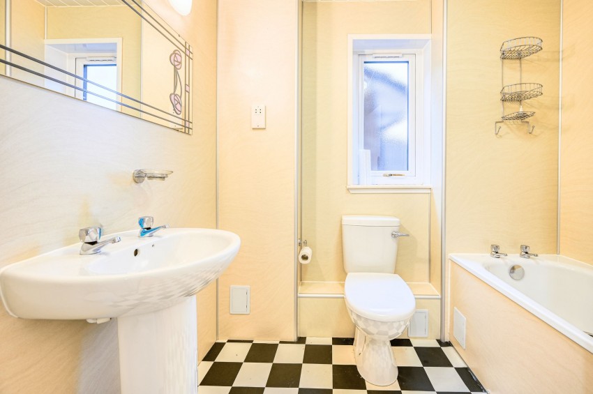 Images for Lochlann Road, Culloden, IV2